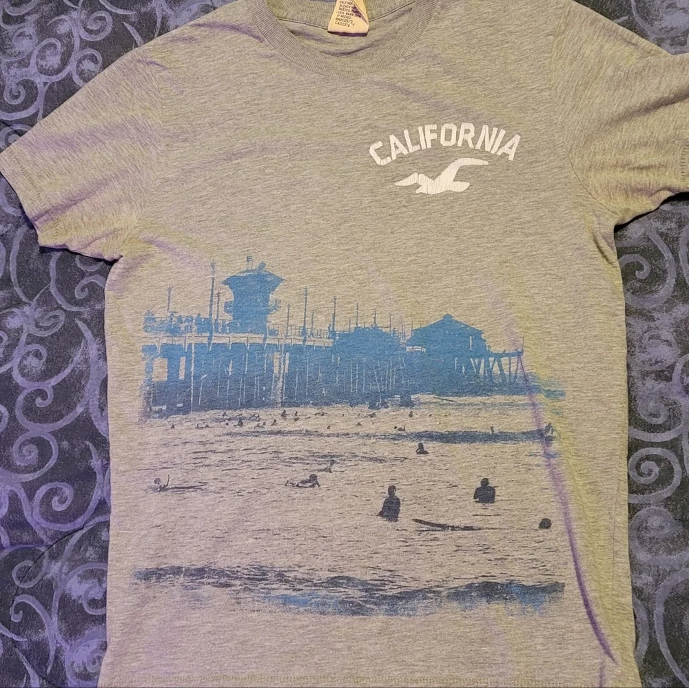 Hollister Men's T-Shirt - Picture 1 of 2